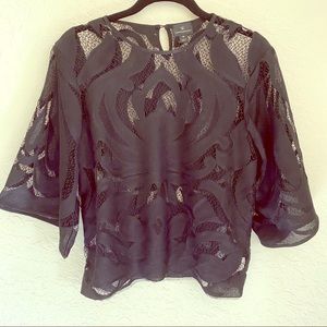Beautiful lace like top SZ M